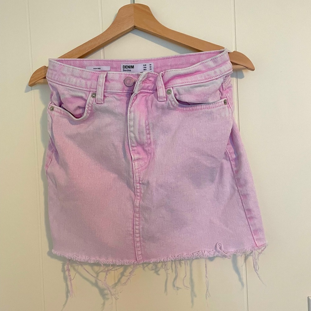Brand: Bershka; Color: Pink: Size: 34